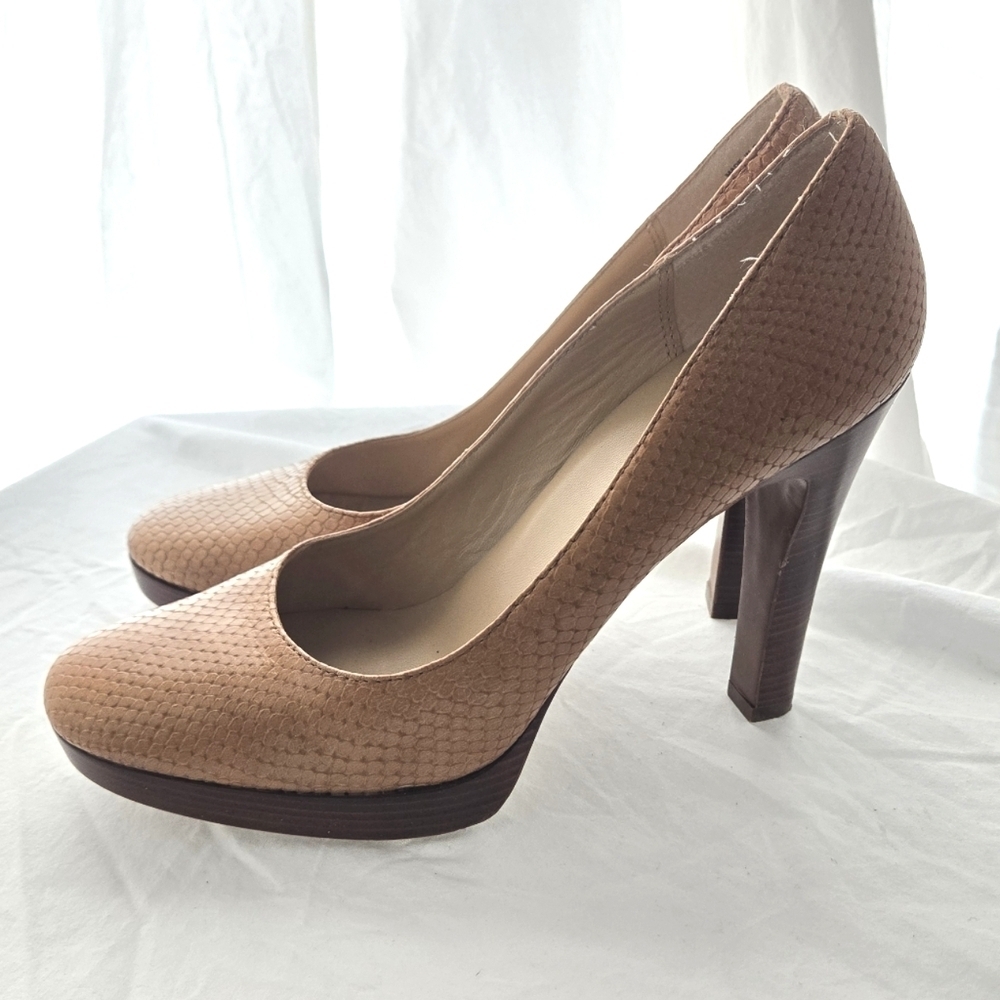 Michael Kors Snakeskin Heels EUC - Picture 4 of 16